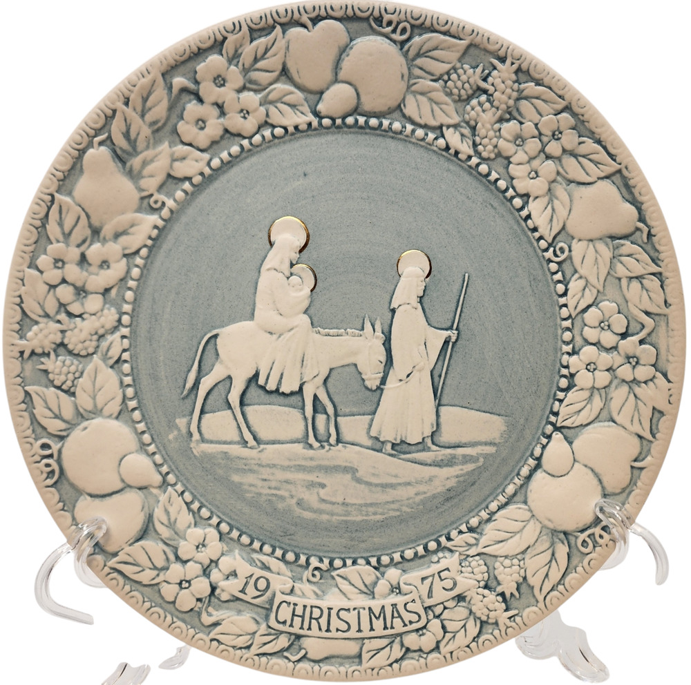 Vernon Ware Metlox 1975 Christmas Plate "O Holy Night" 5th in Series